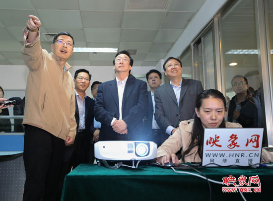 5月9日上午11點(diǎn)10分，河南省委書(shū)記郭庚茂一行來(lái)到國(guó)家一類(lèi)重點(diǎn)新聞網(wǎng)站映象網(wǎng)視察。