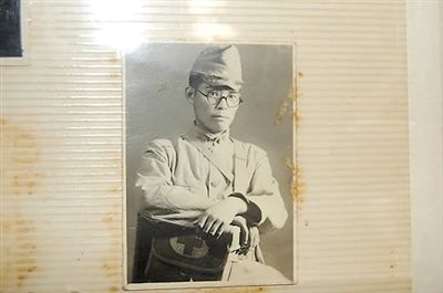 韓國(guó)媒體5月23日還公布了日本老兵松本正義當(dāng)年在軍隊(duì)服役的圖片。