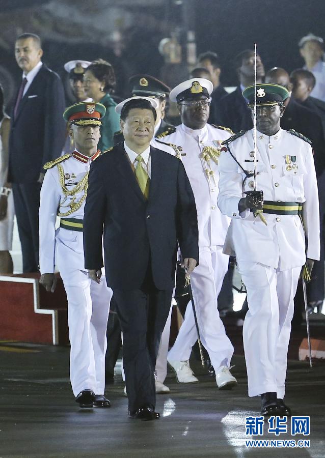 這是習(xí)近平主席檢閱儀仗隊。姚大偉 攝