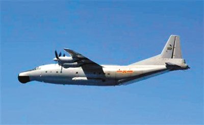 日方拍攝的飛越?jīng)_繩主島與宮古島之間的中國預(yù)警機(jī)。