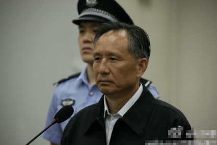 庭審現(xiàn)場的張曙光。