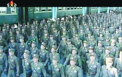 約2萬名朝鮮朝鮮人民軍基層軍官近日陸續(xù)抵達(dá)平壤，準(zhǔn)備出席軍方大會。