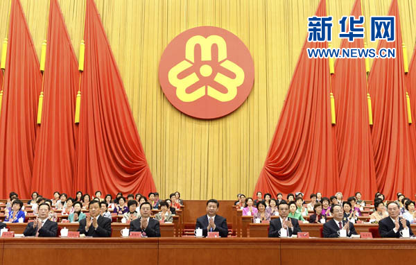 習近平、李克強、張德江、俞正聲、劉云山、王岐山、張高麗等在主席臺就座，祝賀大會召開。