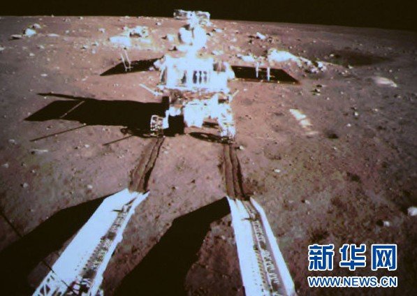 嫦娥三號著陸器與巡視器分離 玉兔駛上月面 嫦娥三號著陸器與巡視器分離 玉兔駛上月面