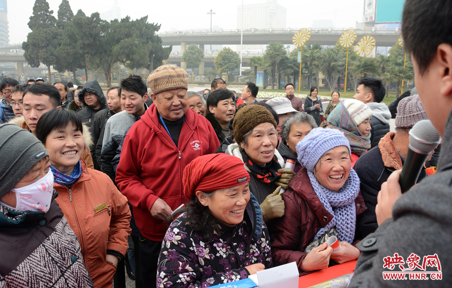 活動(dòng)現(xiàn)場市民情緒高漲