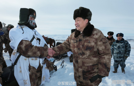 習(xí)近平慰問(wèn)戍邊官兵稱和你們一起執(zhí)勤站崗（組圖）