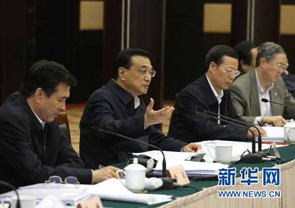 月28日，中共中央政治局常委、國(guó)務(wù)院總理李克強(qiáng)在重慶主持召開(kāi)座談會(huì)
