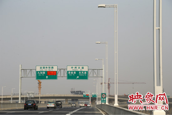 市民可通過北三環(huán)快速路高架橋直達東區(qū)。