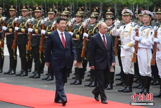 5月20日，中國國家主席習近平在上海舉行儀式歡迎俄羅斯總統(tǒng)普京訪華。中新社發(fā) 廖攀 攝