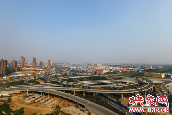 中州大道與南三環(huán)相接的立交橋，預(yù)計(jì)明年將建成通車。