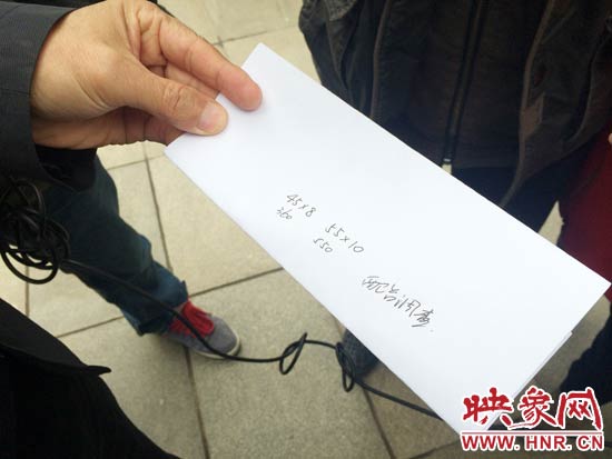 經(jīng)過初步測(cè)量，河南省人民會(huì)堂主樓的違法廣告牌面積為910平米。