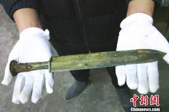 河南發(fā)掘戰(zhàn)國至東漢墓葬群 出土罕見青銅劍、戈（圖）