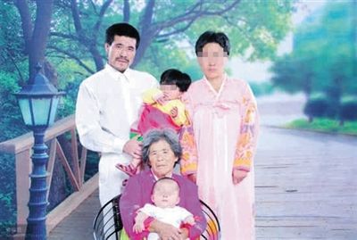 徐純合與家人合影。徐純合微博截圖