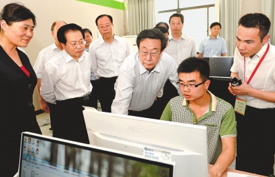 　　5月22日，省委書記、省人大常委會(huì)主任郭庚茂在河南網(wǎng)商園調(diào)研。記者杜小偉攝