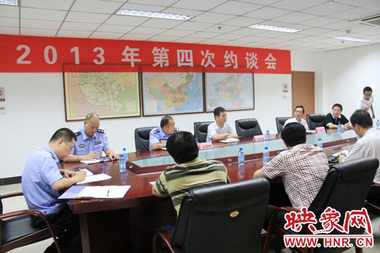 7月4日，河南省公安廳高速交警總隊聯(lián)合有關部門，對9家多次違法的企業(yè)所屬車輛嚴重違法情況進行通報。