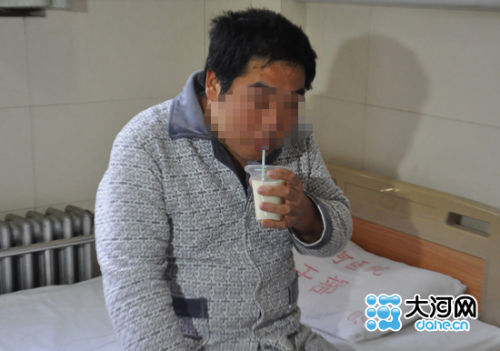 5月7日8時(shí)許，開(kāi)封H7N9患者馬某在病房吃早餐。