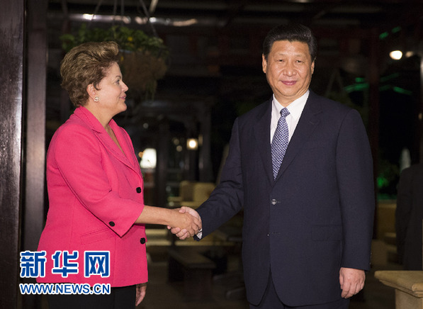 3月27日，國家主席習(xí)近平在南非德班會(huì)見巴西總統(tǒng)羅塞夫。新華社記者 蘭紅光 攝