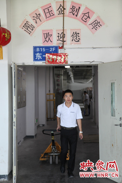 深入生產(chǎn)一線，真實(shí)體驗(yàn)工友的生產(chǎn)環(huán)境