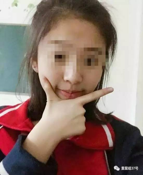 17歲高中男生教室里掐死女同學(xué)，被訴故意殺人和強(qiáng)奸