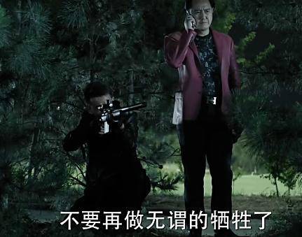 《人民的名義》原著小說有這么一段：趙瑞龍要找殺手殺了侯亮平，結果趙瑞龍的三姐發(fā)話：侯亮平要是死了趙瑞龍也要死!這就說明了大boss趙立春沒把握在侯死后的各方反應中護住兒子趙瑞龍，因此，這就告訴了讀者，侯亮平的背景絕對不比趙立春差!
