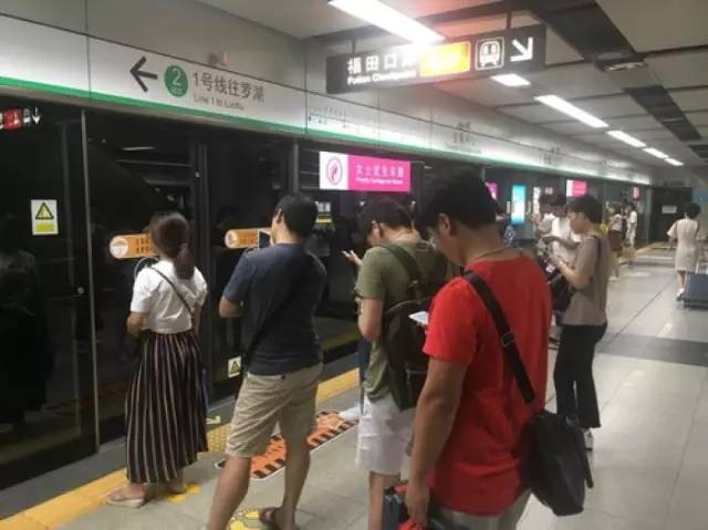 尷尬了！深圳地鐵首開女性車廂 結(jié)果塞滿男乘客