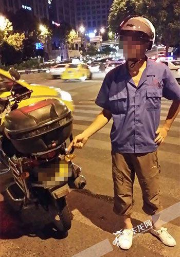 駕駛員主動(dòng)要求進(jìn)行酒精含量測試。警方供圖