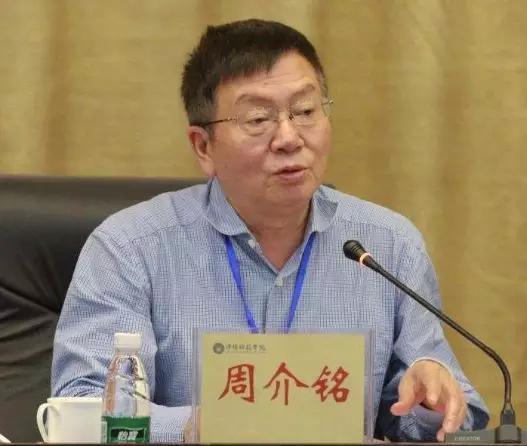 今次落馬的雷寒出生于1957年7月，其學(xué)習(xí)、工作都在重慶醫(yī)科大學(xué)。