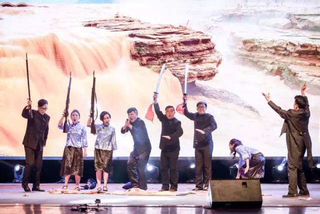 作為本場(chǎng)晚會(huì)的最后一個(gè)節(jié)目，《黃河大合唱》刷新你完全不一樣的體驗(yàn)。