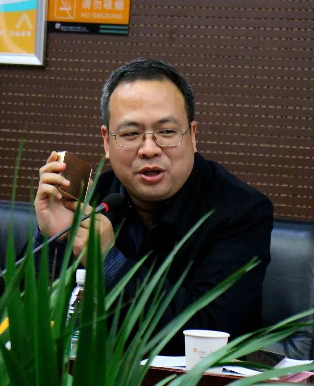 看看上面這位，就是我們1066最紅的男人——付總。