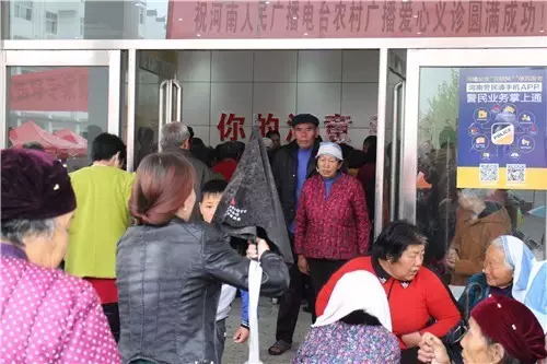 現(xiàn)場真是的人山人海，只能用太火爆三個字形容了！