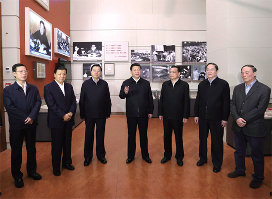 年11月29日，新一屆中共中央政治局常委到國(guó)家博物館參觀《復(fù)興之路》展覽時(shí)
