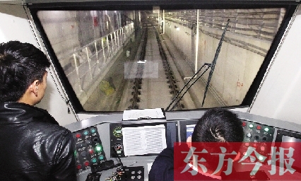 為了地鐵一號(hào)線在年底按期投入試運(yùn)營(yíng)，大家正在緊張調(diào)試