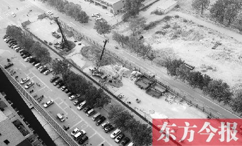 鄭州市隴?？焖俾方ㄔO(shè)已經(jīng)開工，昆侖路與華山路之間的道路已經(jīng)封閉