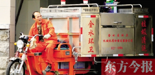 鄭州市金水區(qū)新添置的全封閉電動(dòng)垃圾清運(yùn)車，既實(shí)用又美觀