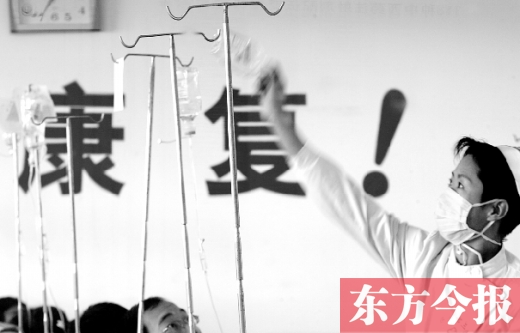 不少人嫌去醫(yī)院看病費(fèi)時費(fèi)錢，可是很多病癥并不是網(wǎng)上問問專家、自行買藥吃就能治療的