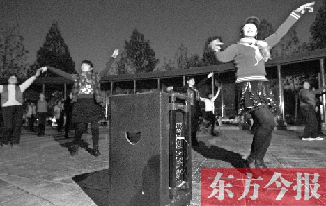 做到既讓跳舞的人有地方，又不影響他人休息，這才是化解矛盾的根本出路