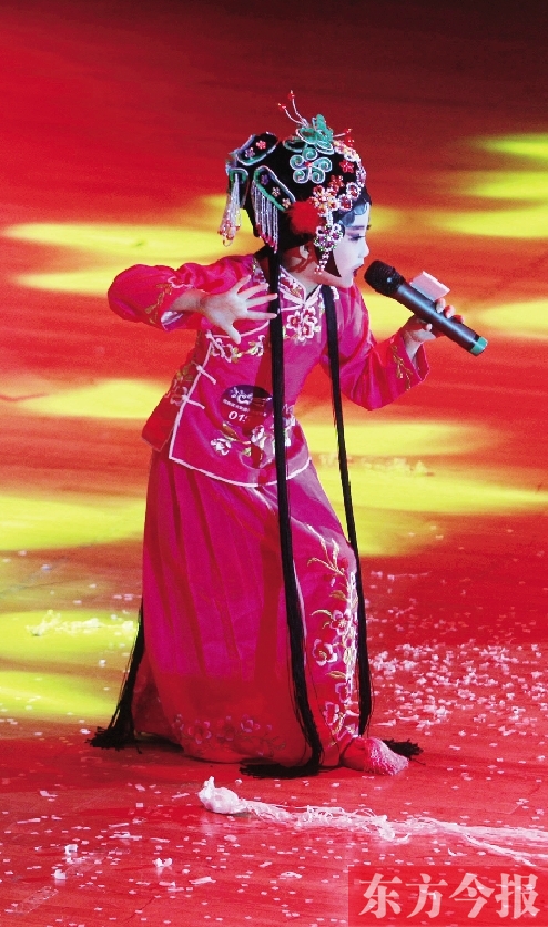 11月16日，《非常6+1》河南區(qū)總決賽現(xiàn)場，入圍選手們上演了一場精彩的比賽