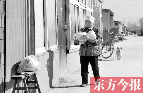 在京水村的臨時(shí)過(guò)渡區(qū)內(nèi)，62歲的村民白小英對(duì)未來(lái)的生活充滿(mǎn)期待