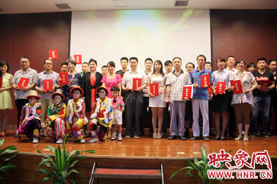 經(jīng)過網(wǎng)絡(luò)投票和專家評審，最終農(nóng)民兄弟樂隊的歌曲《中國夢》、動畫片《紅孩兒與大學(xué)院》以及《中原福塔兒童