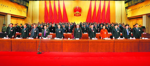 4月2日上午，河南省第十二屆人民代表大會(huì)第二次會(huì)議在莊嚴(yán)的國(guó)歌聲中閉幕。記者 郭宇 董亮 攝