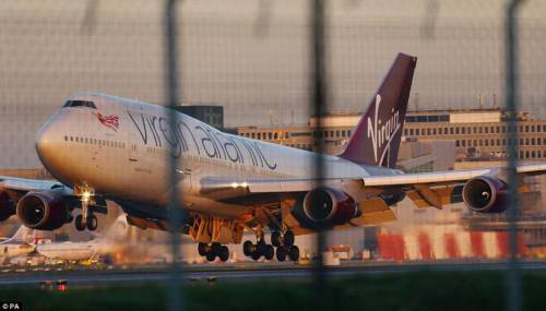 維珍航空飛拉斯維加斯航班緊急迫降 維珍航空飛拉斯維加斯航班緊急迫降
