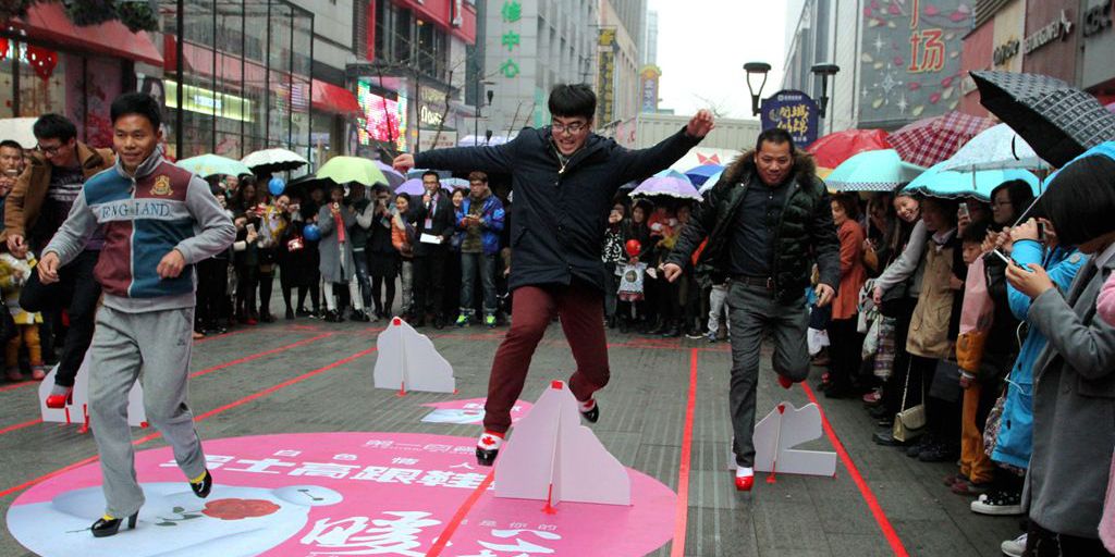 猛男穿高跟鞋賽跑 千姿百態(tài) 猛男穿高跟鞋賽跑 千姿百態(tài)