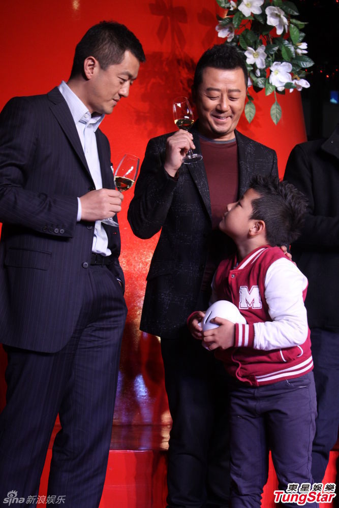 李亞鵬、郭濤父子相活動(dòng)