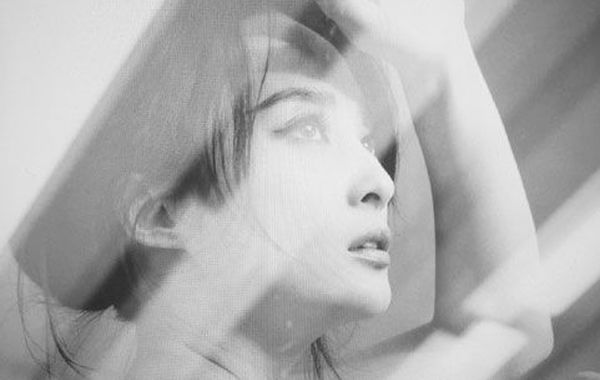 蔣勤勤吊帶美照。