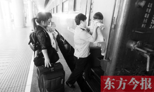 鄭州到溫州的2191/4次列車(chē)，是鄭州鐵路局最后一對(duì)綠皮車(chē)。
