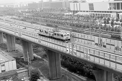 開城鐵建成通車之后，將開行時(shí)速200公里的動車組，屆時(shí)，鄭州到開封的用時(shí)將縮短為19分鐘