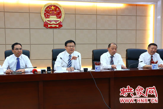 專題詢問會結(jié)束后，省人大組織召開記者提問會。