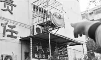發(fā)生矛盾的一二樓鄰居，喇叭就安裝在二樓窗口。