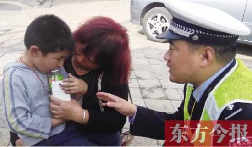昨日，5歲的男孩獲救后，向民警講述被拐經(jīng)過。