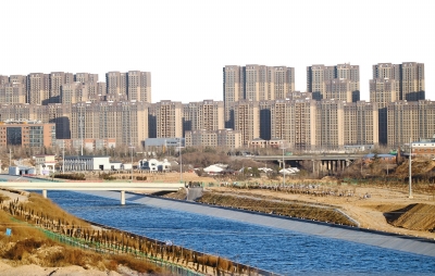 鄭州市西南角，南水北調(diào)渠旁新建的樓盤。